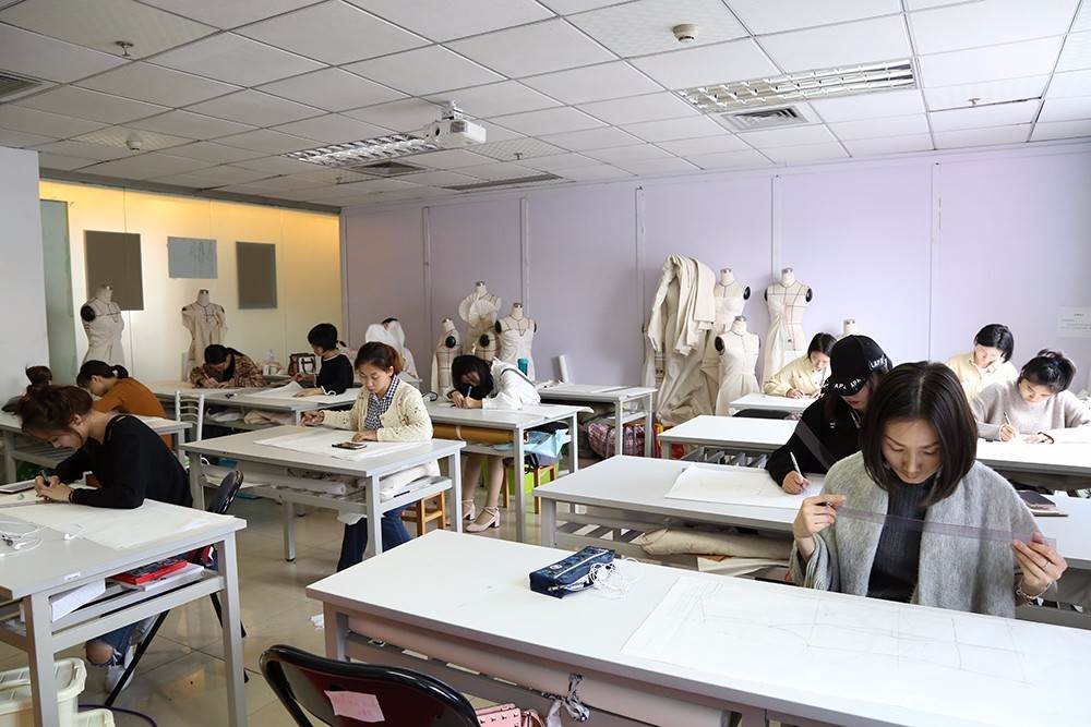 深圳深鹏服装设计学院学校裁剪教室 深圳深鹏服装设计学院学校裁剪教室