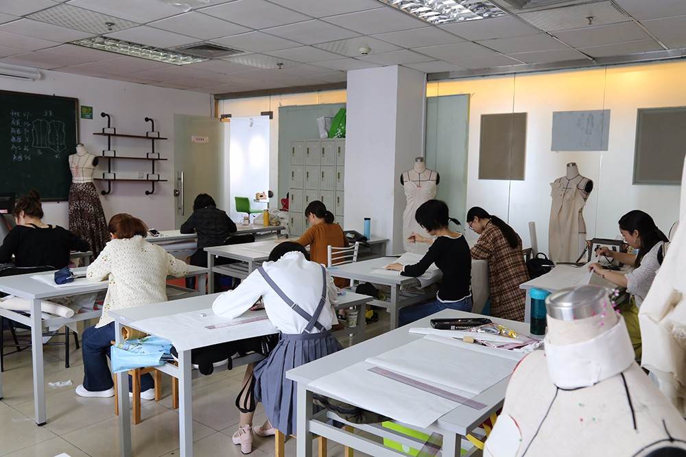 深圳深鹏服装设计学院学校裁剪教室 深圳深鹏服装设计学院学校裁剪教室