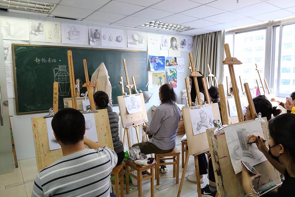 深圳深鹏服装设计学院绘画制版室 深圳深鹏服装设计学院绘画制版室