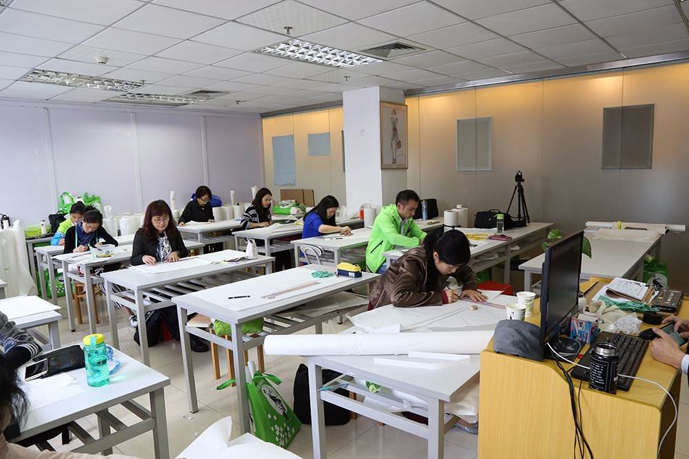 深圳深鹏服装设计学院绘画制版室 深圳深鹏服装设计学院绘画制版室