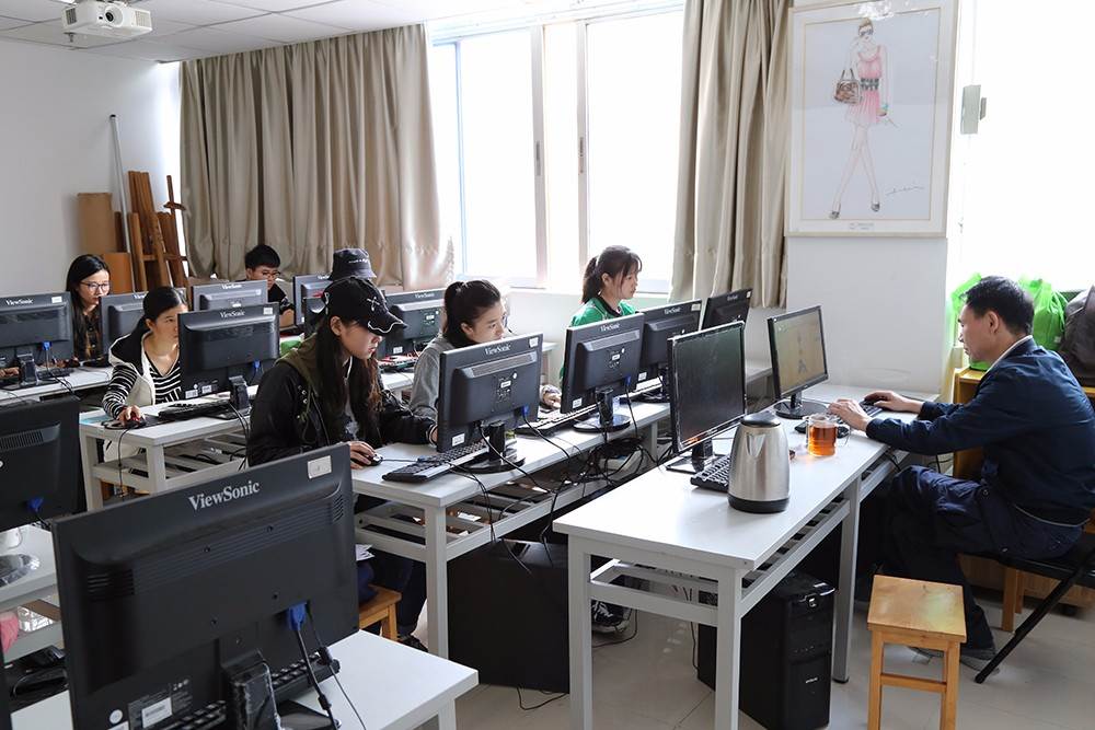 深圳深鹏服装设计学院电脑机房 深圳深鹏服装设计学院电脑机房
