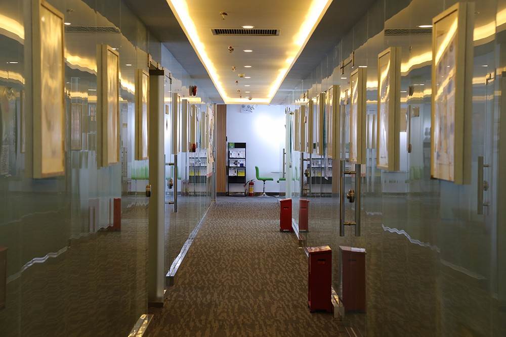 深圳深鹏服装设计学院学校走廊 深圳深鹏服装设计学院学校走廊