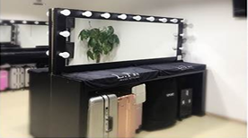 上海廖凡国际美妆艺术教育学校环境-化妆台 上海廖凡国际美妆艺术教育学校环境-化妆台