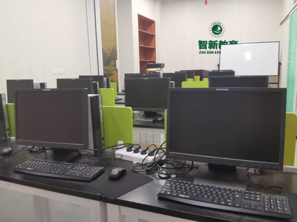 电脑机房 电脑机房