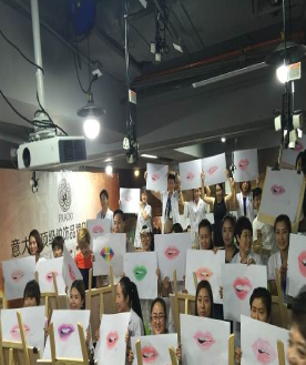 纳崧国际课程合照