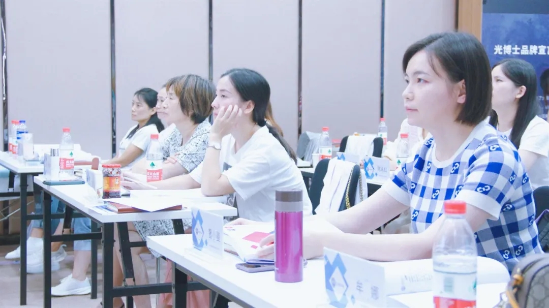 上海全联学院实战课程-学员认真听课 上海全联学院实战课程-学员认真听课