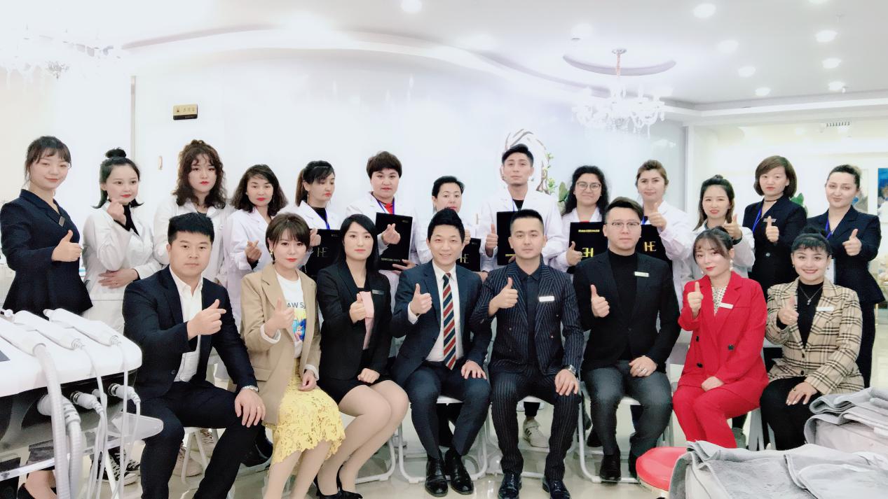 上海韩辰怡美国际美业培训学院学员合影 上海韩辰怡美国际美业培训学院学员合影