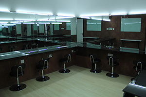 上海伊尚美薇美甲纹绣培训学院-培训间