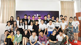 艺知传媒-学员合

影