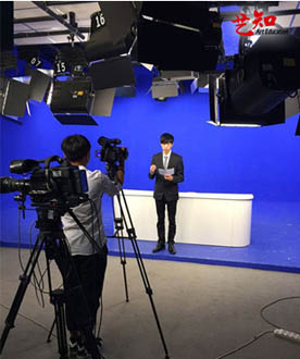 艺知传媒-模拟演

播室