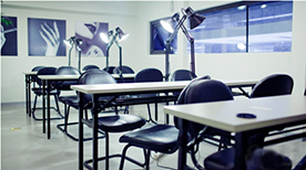 上海金莎美业培训学校环境-美妆实操室