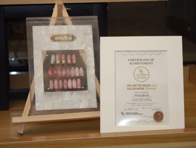 2018.5 获得日本美甲大师高野尚子"Gel Art Tecnique and Salon Work Seminar"课程认定资质 2018.5 获得日本美甲大师高野尚子"Gel Art Tecnique and Salon Work Seminar"课程认定资质