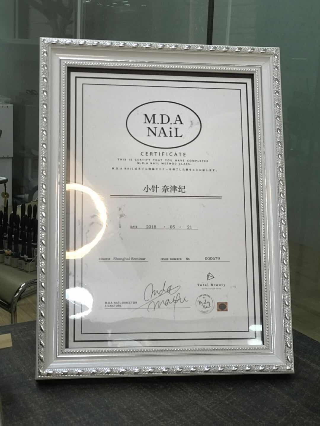 2018年5月获得日本美甲大师Mayu·M.D.A Nai"Shanghai Seminar"课程认定资质 2018年5月获得日本美甲大师Mayu·M.D.A Nai"Shanghai Seminar"课程认定资质