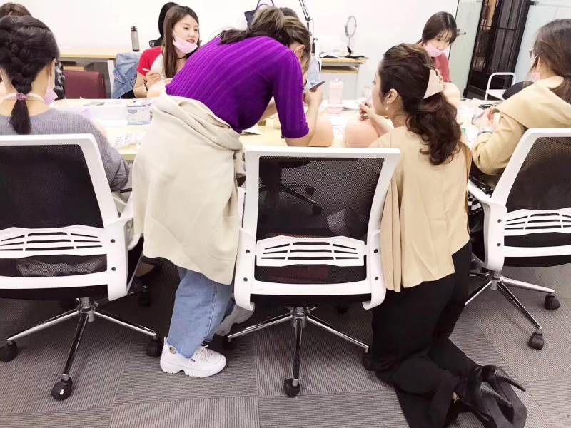 上海InsNails日式美甲美睫培训学校美睫教学现场 上海InsNails日式美甲美睫培训学校美睫教学现场