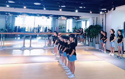 模特 (1) 模特 (1)