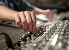 从事影视后期制作