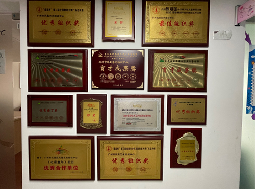 凤凰艺术舞蹈环境-荣誉墙 凤凰艺术舞蹈环境-荣誉墙