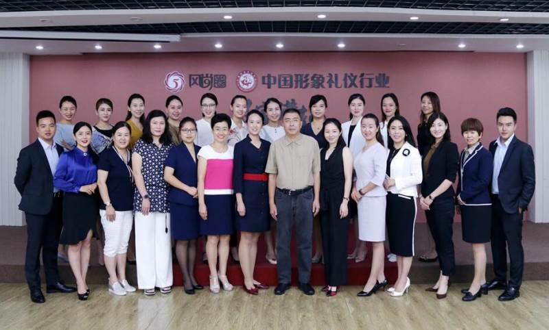 风尚圈金正昆礼仪合影 风尚圈金正昆礼仪合影