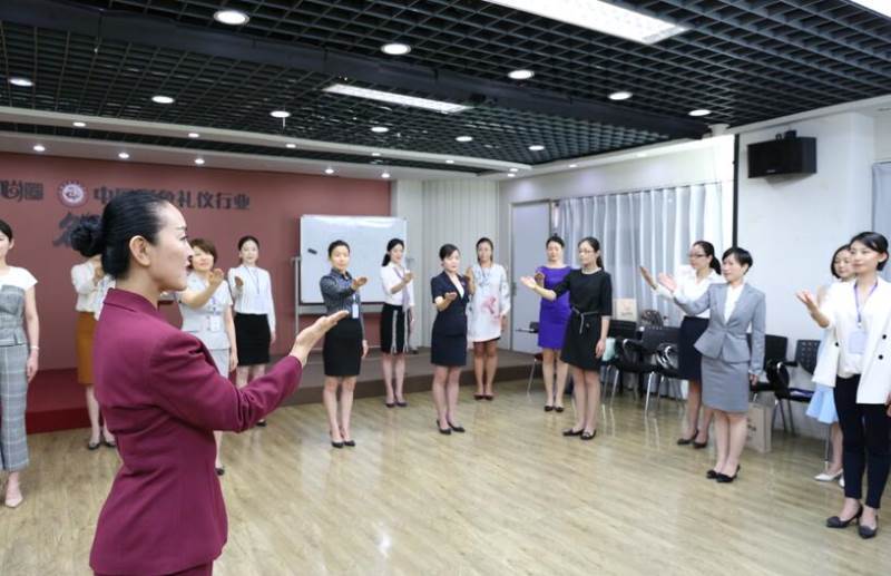 风尚礼仪培训班2 风尚礼仪培训班2