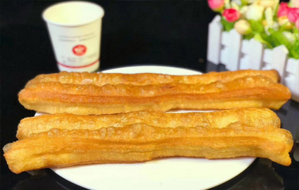 成都鸡蛋油条制作班