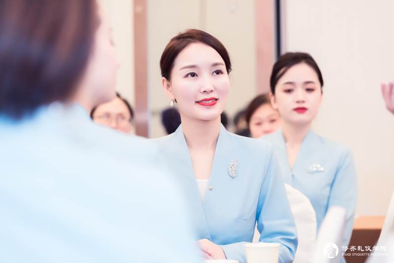 17修齐礼仪学院礼仪培训师培训班课程照片