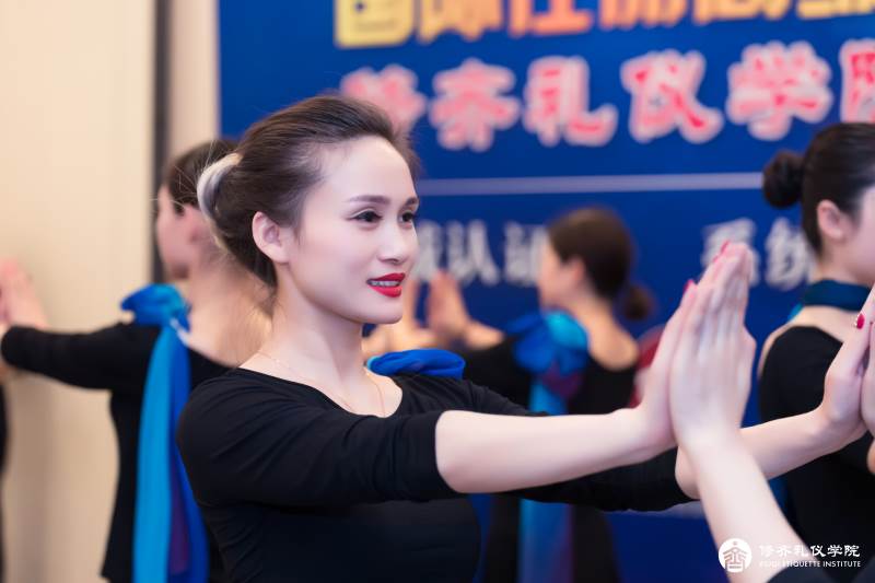 4修齐礼仪学院礼仪培训师培训班课程形体礼仪培训