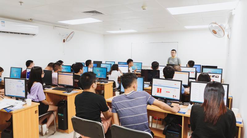 学员在浓郁的学习范围