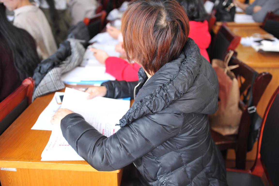 学员认真听讲 学员认真听讲