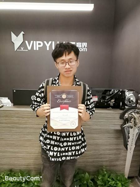 周泓宇 周泓宇