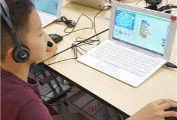 深圳小码精灵教学现场. (1) 深圳小码精灵教学现场. (1)