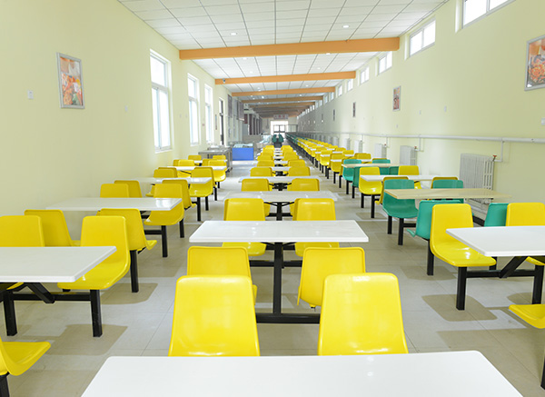 学校食堂