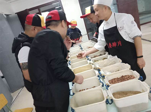 原料挑选课堂剪影 原料挑选课堂剪影