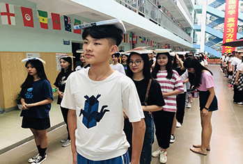 深圳六艺传媒培训学校-学员练站姿