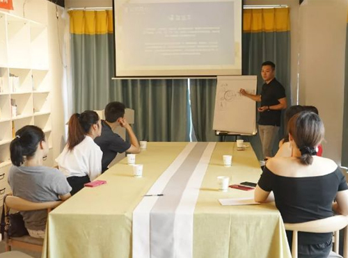 学校环境-会议室 学校环境-会议室
