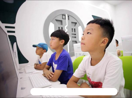 课堂剪影-认真听讲的小学员 课堂剪影-认真听讲的小学员