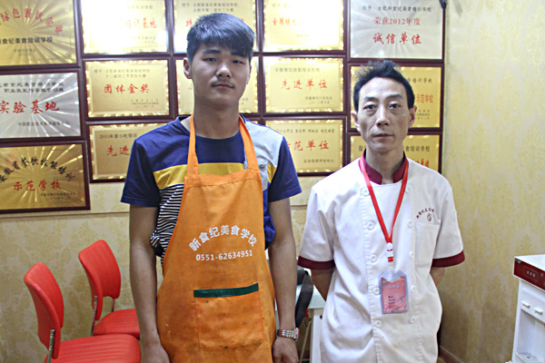 学员与老师单独合照 学员与老师单独合照