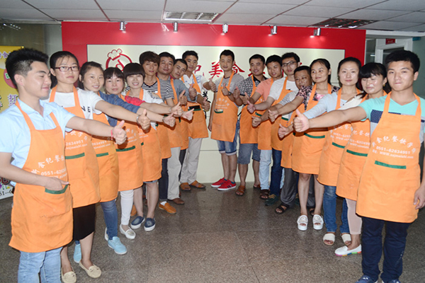 学员为学校加油打气! 学员为学校加油打气!