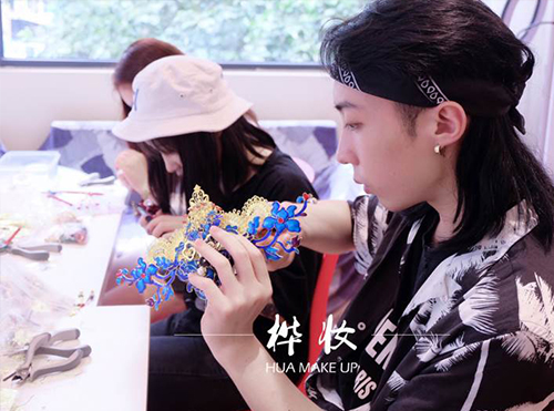课堂风采-手工饰品制作 课堂风采-手工饰品制作