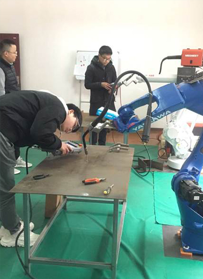 课堂剪影-工业机器模拟实验 课堂剪影-工业机器模拟实验