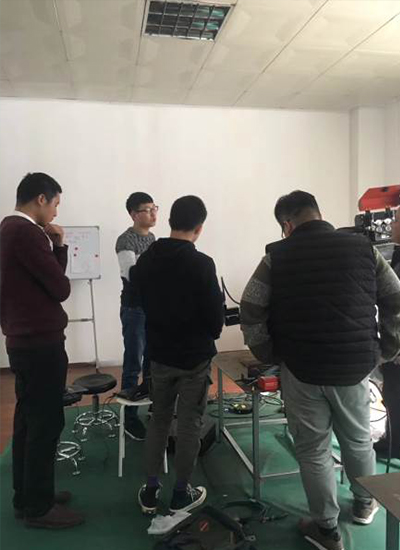 课堂剪影-实操探讨剪影 课堂剪影-实操探讨剪影