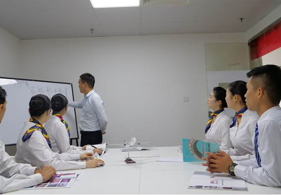 課堂剪影-認真聽講 課堂剪影-認真聽講