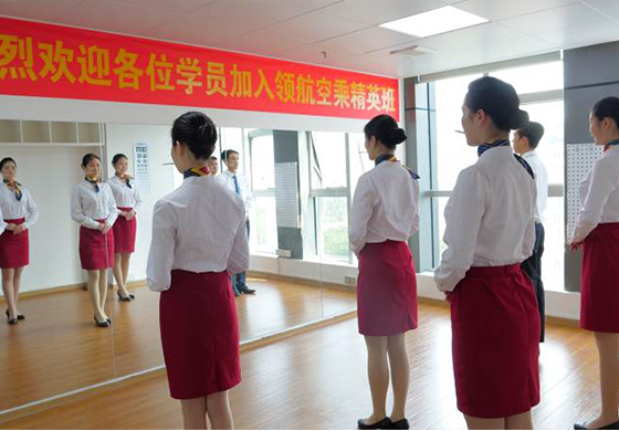 課堂剪影-空乘禮儀 課堂剪影-空乘禮儀