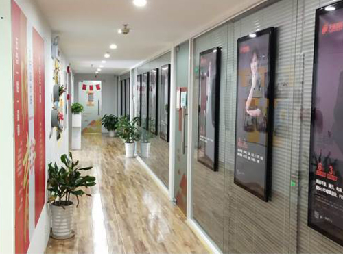 成都校区-环境走廊 成都校区-环境走廊