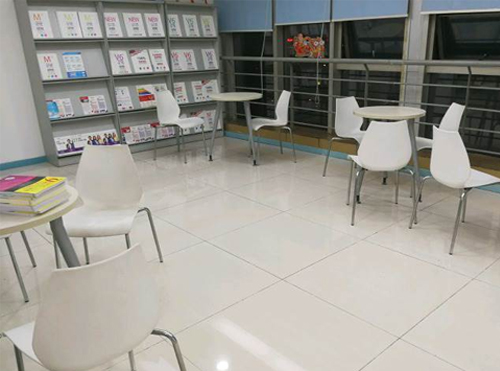 学校环境-休闲刊物区 学校环境-休闲刊物区