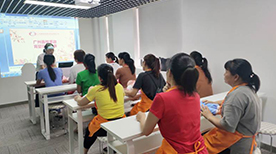 課堂剪影-認(rèn)真聽講 課堂剪影-認(rèn)真聽講