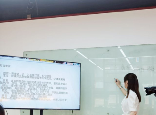 学校多媒体课室 学校多媒体课室