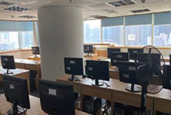 学校电脑室