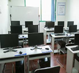 学校电脑室