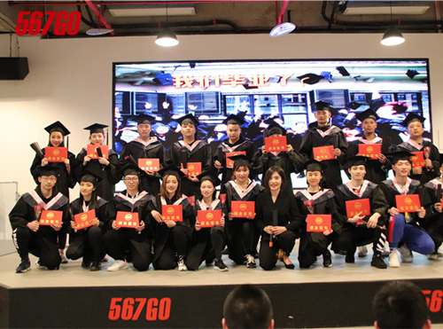 567GO健身-结业证书合影 567GO健身-结业证书合影