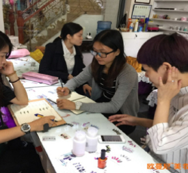 筆記學(xué)習(xí)中的學(xué)員 筆記學(xué)習(xí)中的學(xué)員